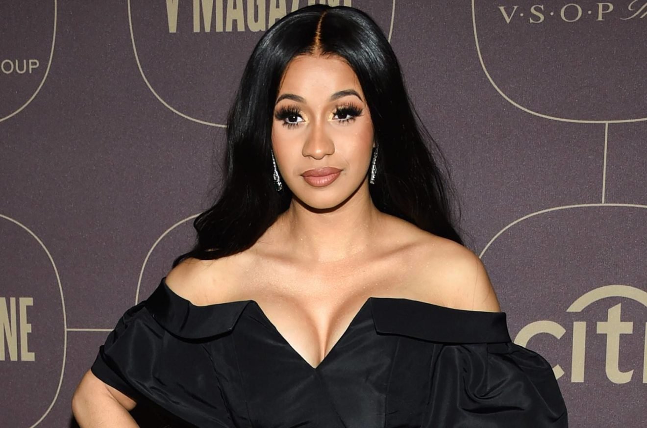 The Beauty Hacks of Cardi B, Cardi B's Makeup Routine