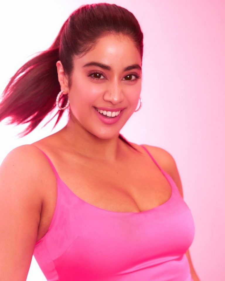 Pink Kajal Used By Janhvi Kapoor