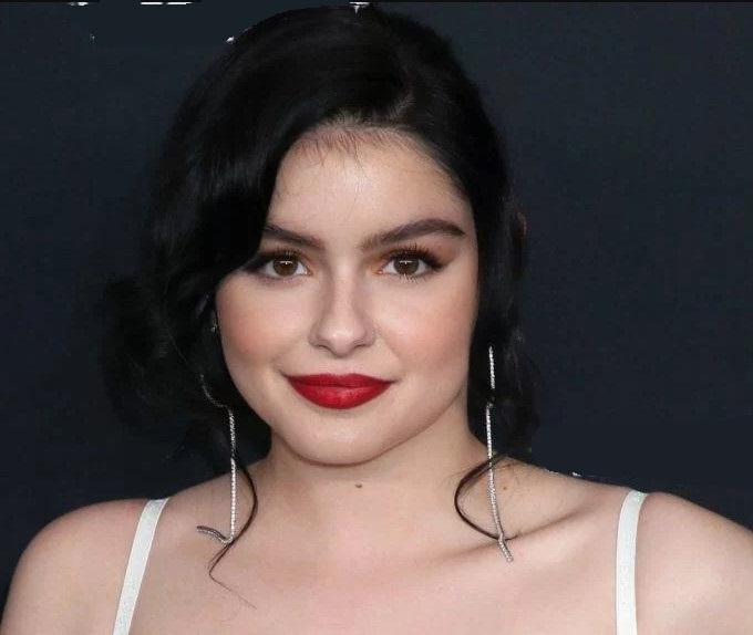 Ariel Winter Short And Obese