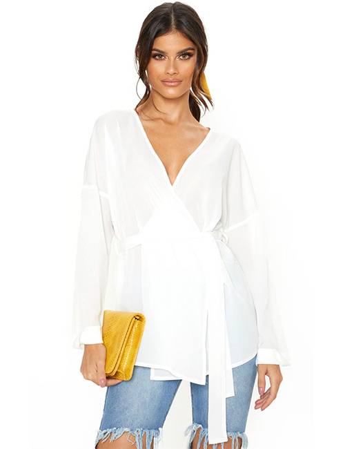 Ripped Jeans And White Blouse Brunch Dress Ideas