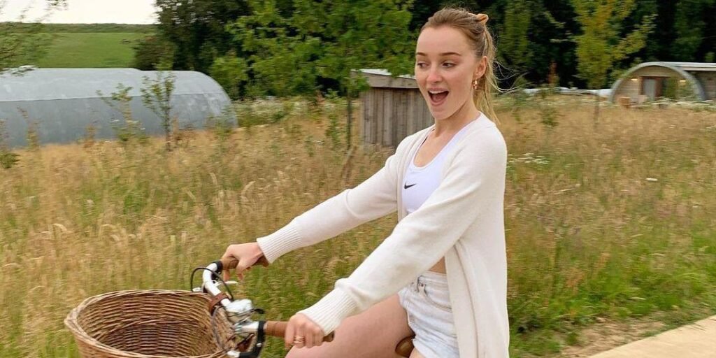 Loves Cycling