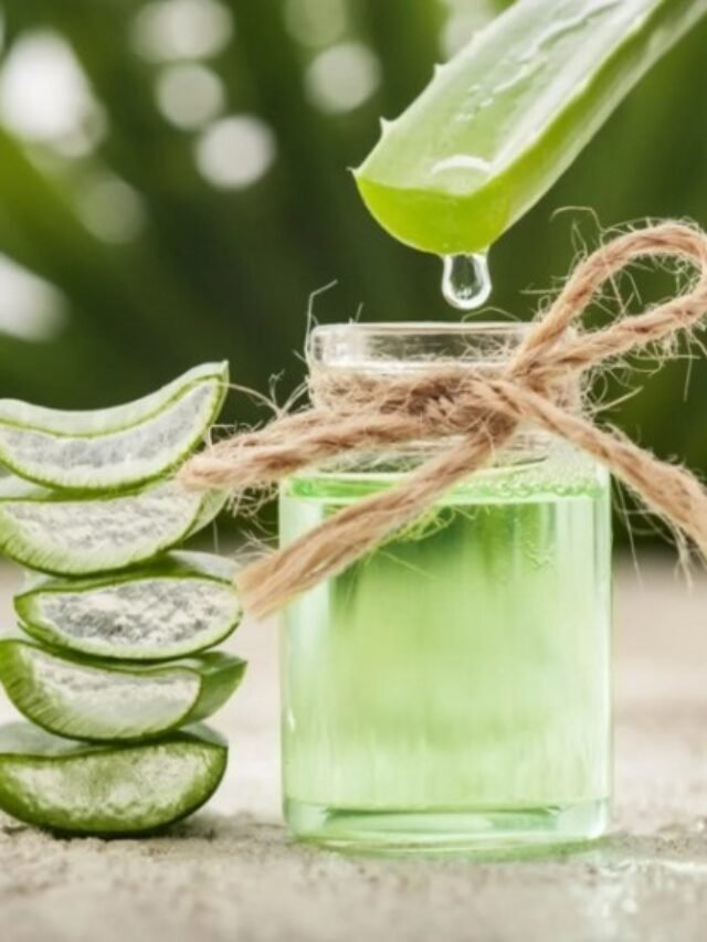 Complete Guide On Aloe Vera For Skin, Hair & Health Benefits