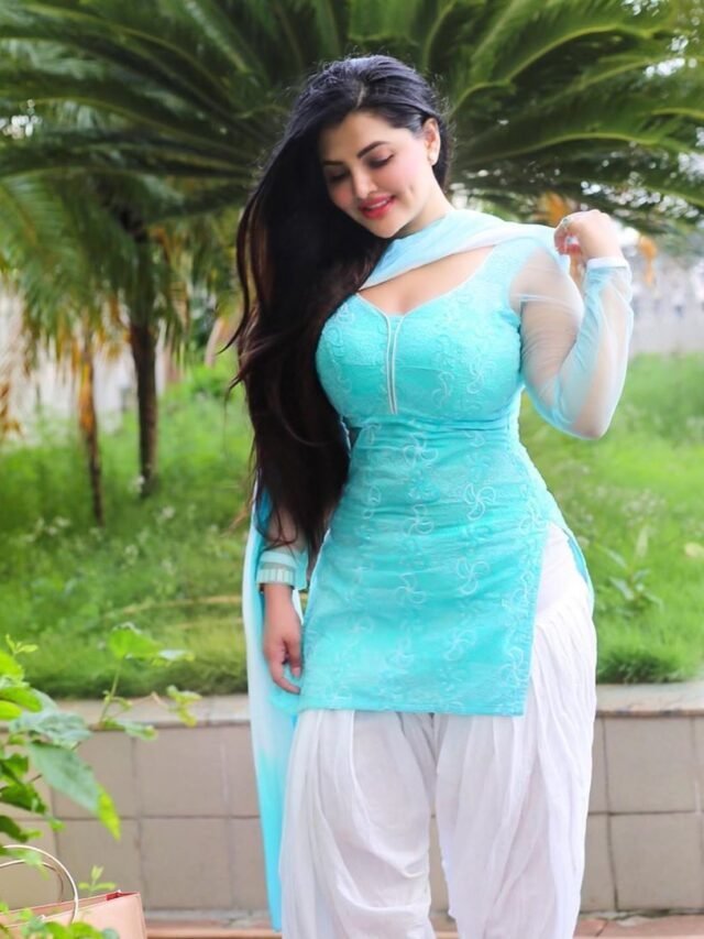 Stylish Designs In Salwar Kameez Suits