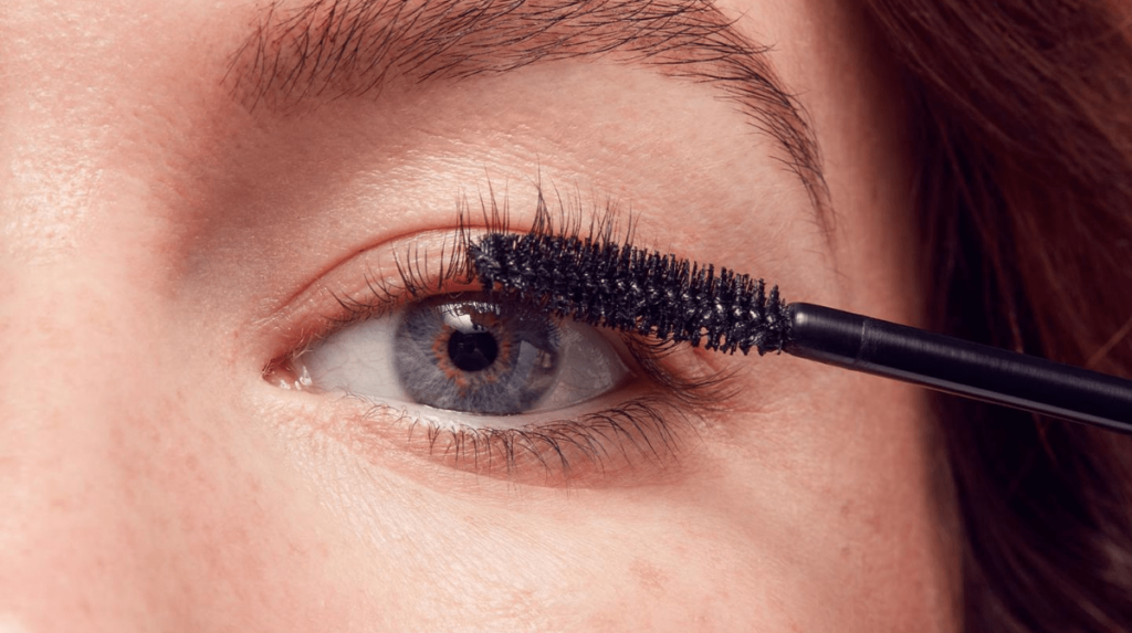 Apply Mascaras To Upper Lashes